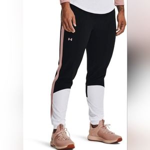 Under armour jogger pants charcoal gray, white and pink details. 💗  Nwot